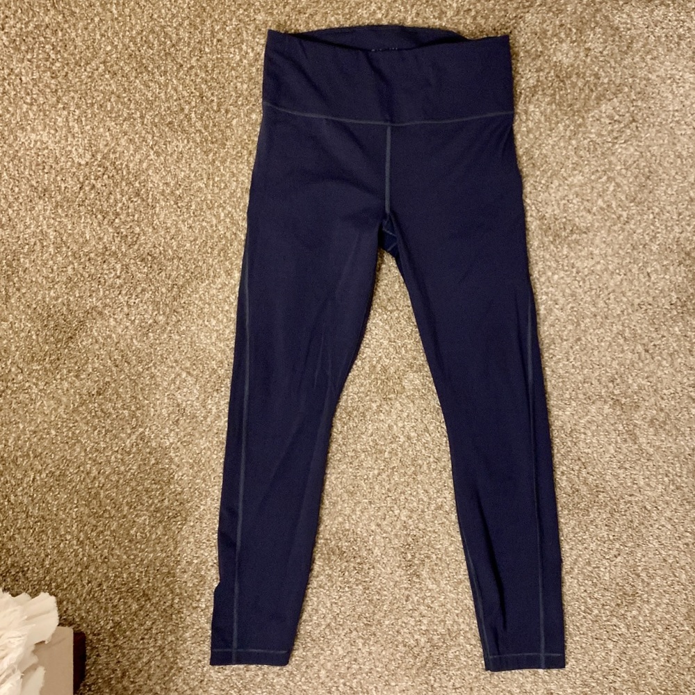 Athleta Navy Ultimate Stash Pocket 7/8 Legging